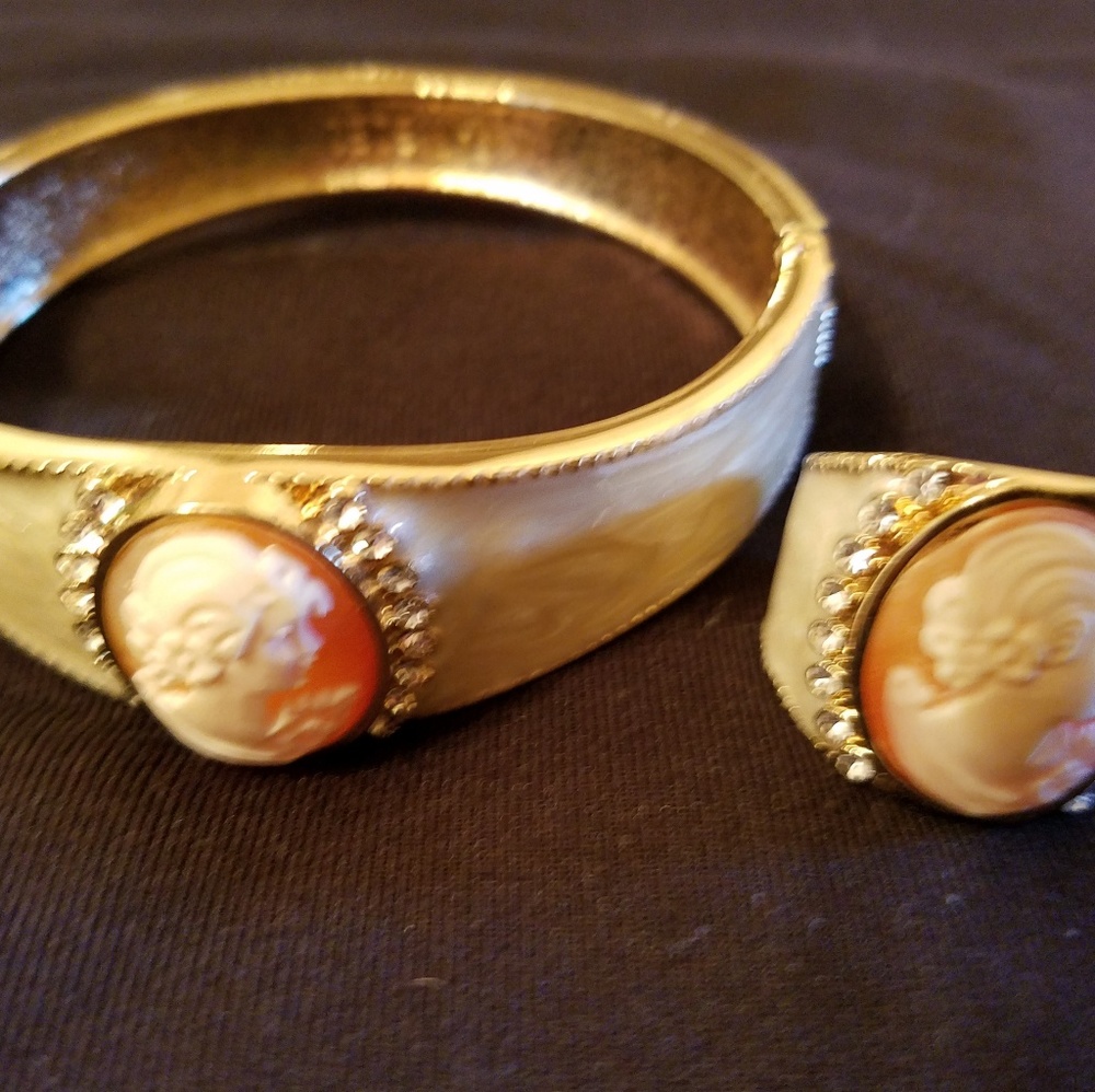 Cameo Bracelet & Ring Set